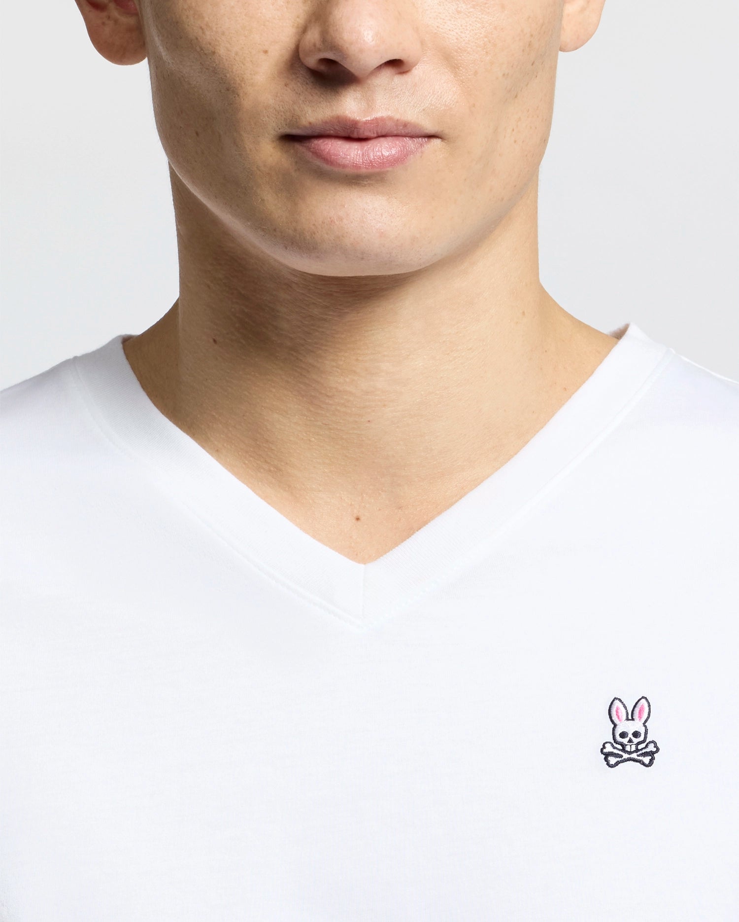 MENS CLASSIC V NECK TEE - B6U100ARPC - Image 4